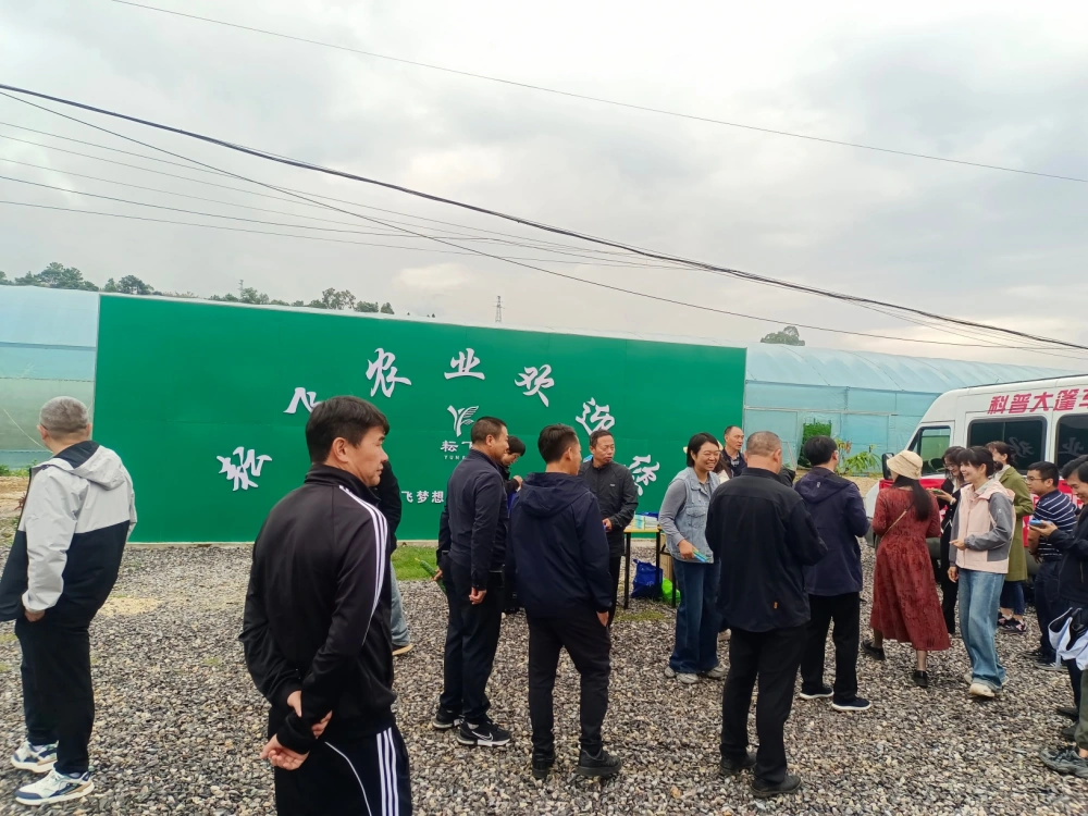 云南永平县科协杉阳镇科普大篷车进企业宣传服务活动