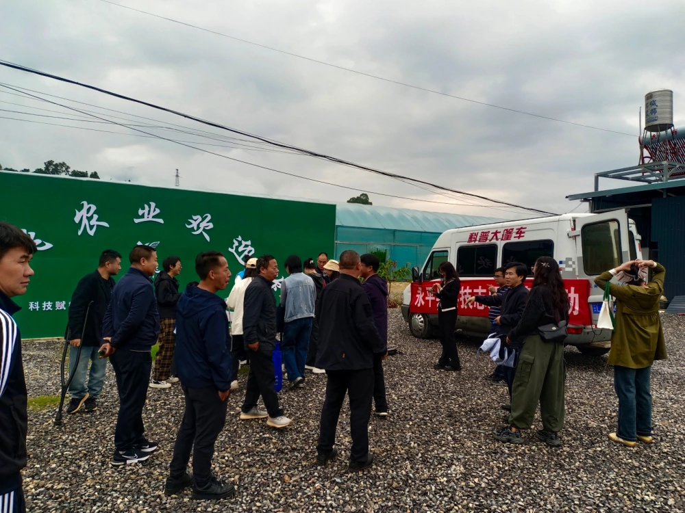 云南永平县科协杉阳镇科普大篷车进企业宣传服务活动