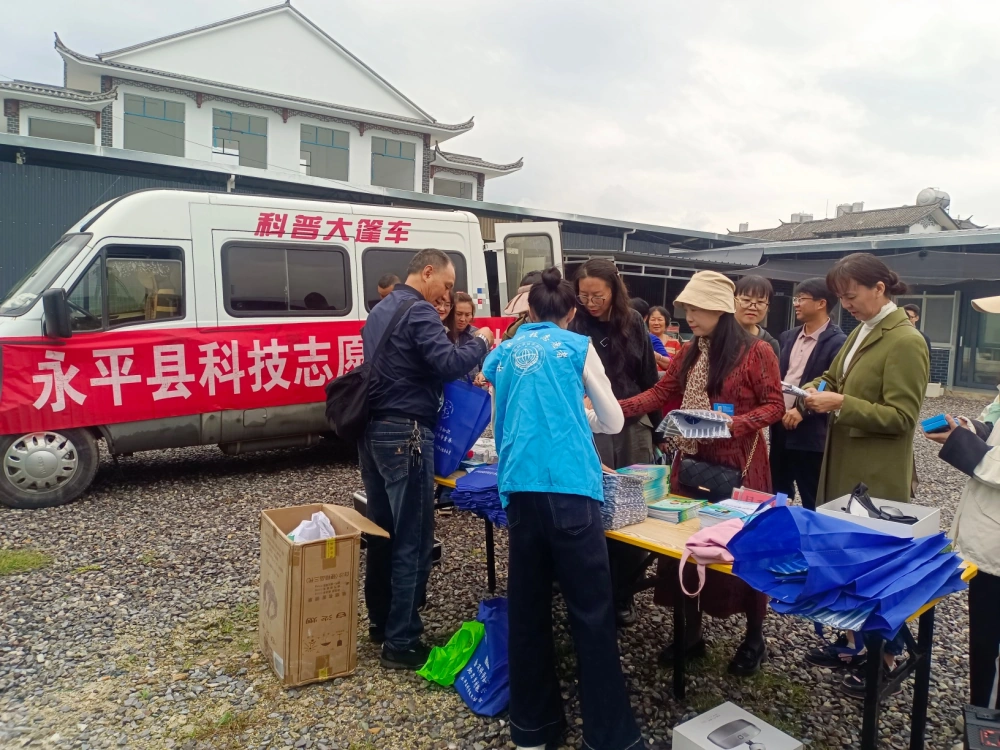云南永平县科协杉阳镇科普大篷车进企业宣传服务活动