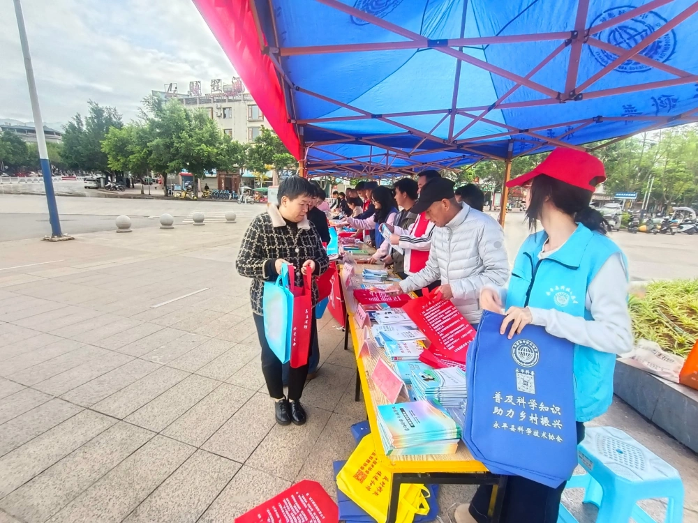 云南永平县科协开展&ldquo;全国119消防宣传月&rdquo;科普大篷车进社区服务活动