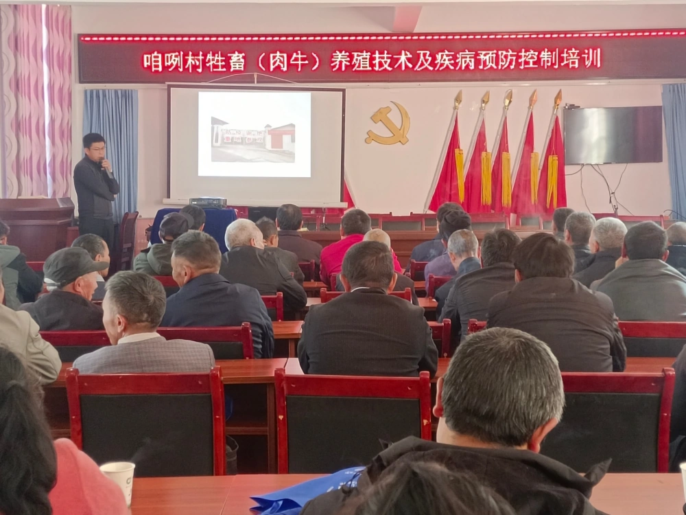 云南永平县科协水泄彝族乡咱咧村开展科普大篷车进农村志愿服务暨养殖专业技术培训活动