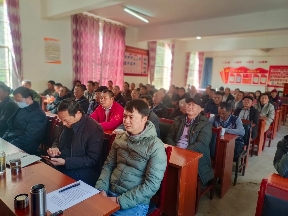 云南永平县科协水泄彝族乡咱咧村开展科普大篷车进农村志愿服务暨养殖专业技术培训活动